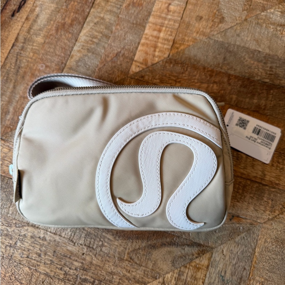 Lululemon Everywhere Belt Bag